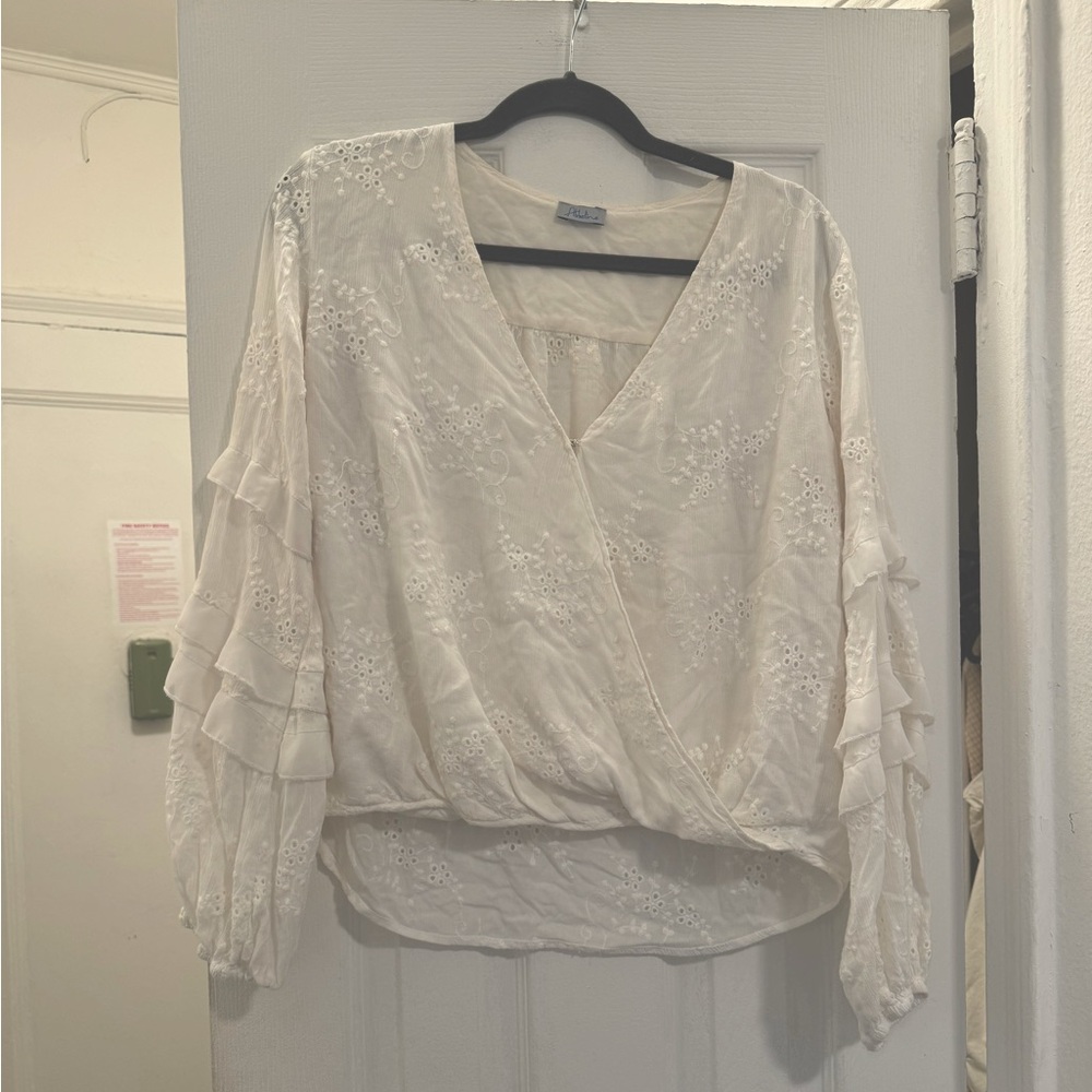 Abbeline White Embroidered Long Sleeve Blouse Size Medium